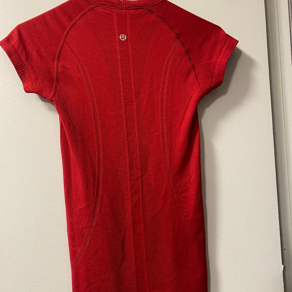 Lululemon Swiftly Tech Short Sleeve Shirt Red Size 2
